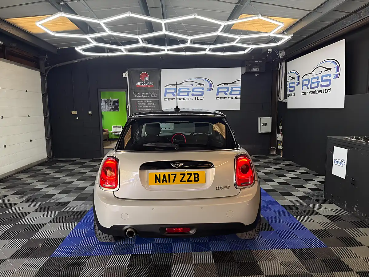 Used 2017 MINI Hatch Cooper Silver - Interior and Exterior details 4