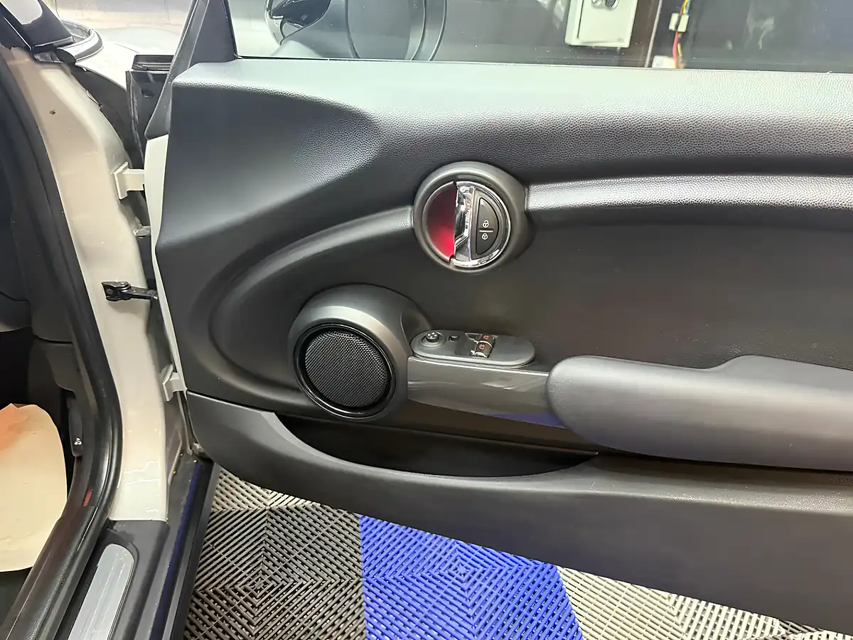 Used 2017 MINI Hatch Cooper Silver - Interior and Exterior details 9