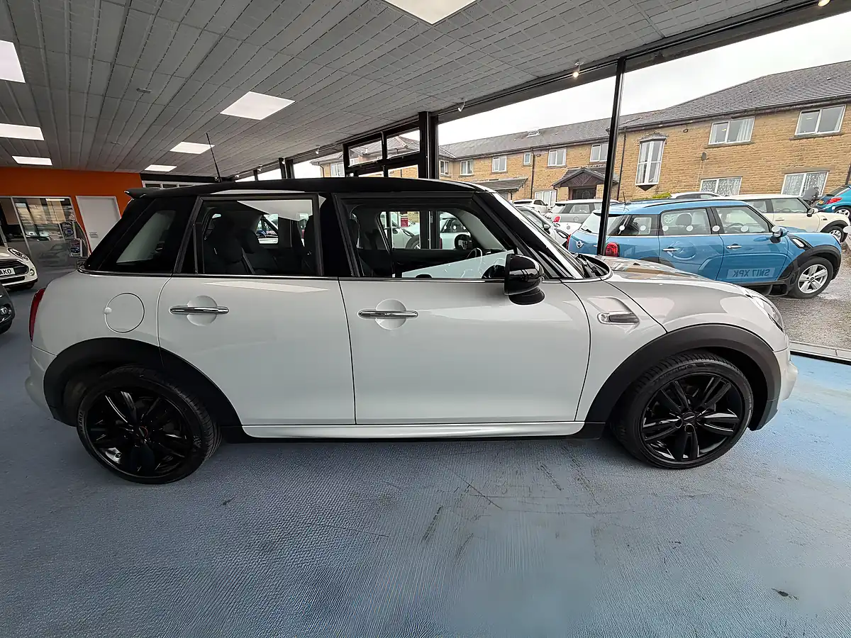 Used 2017 MINI Hatch Cooper Silver - Interior and Exterior details 3