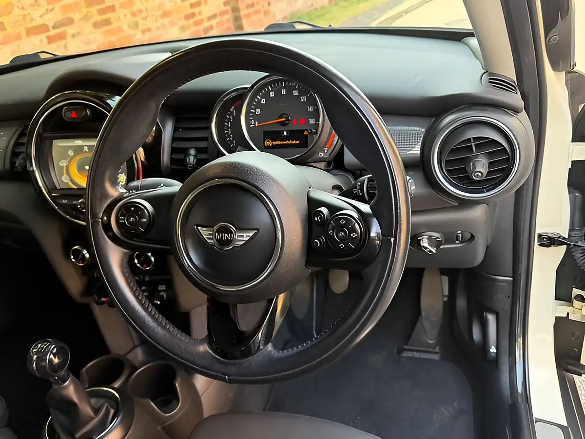 Used 2017 MINI Hatch Cooper White - Interior and Exterior details 3