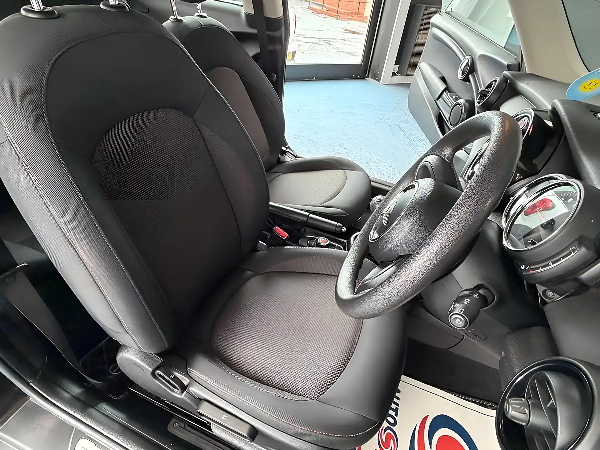 Used 2017 MINI Hatch One Black - Interior and Exterior details 10