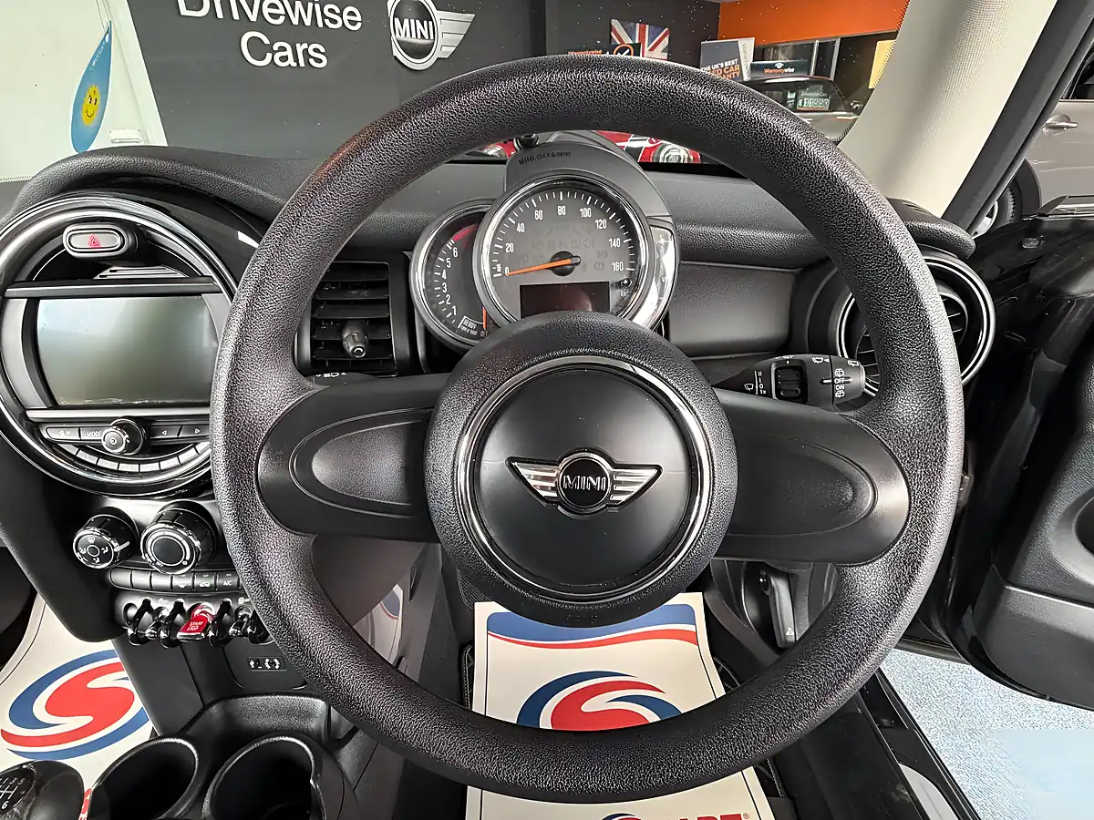 Used 2017 MINI Hatch One Black - Interior and Exterior details 11