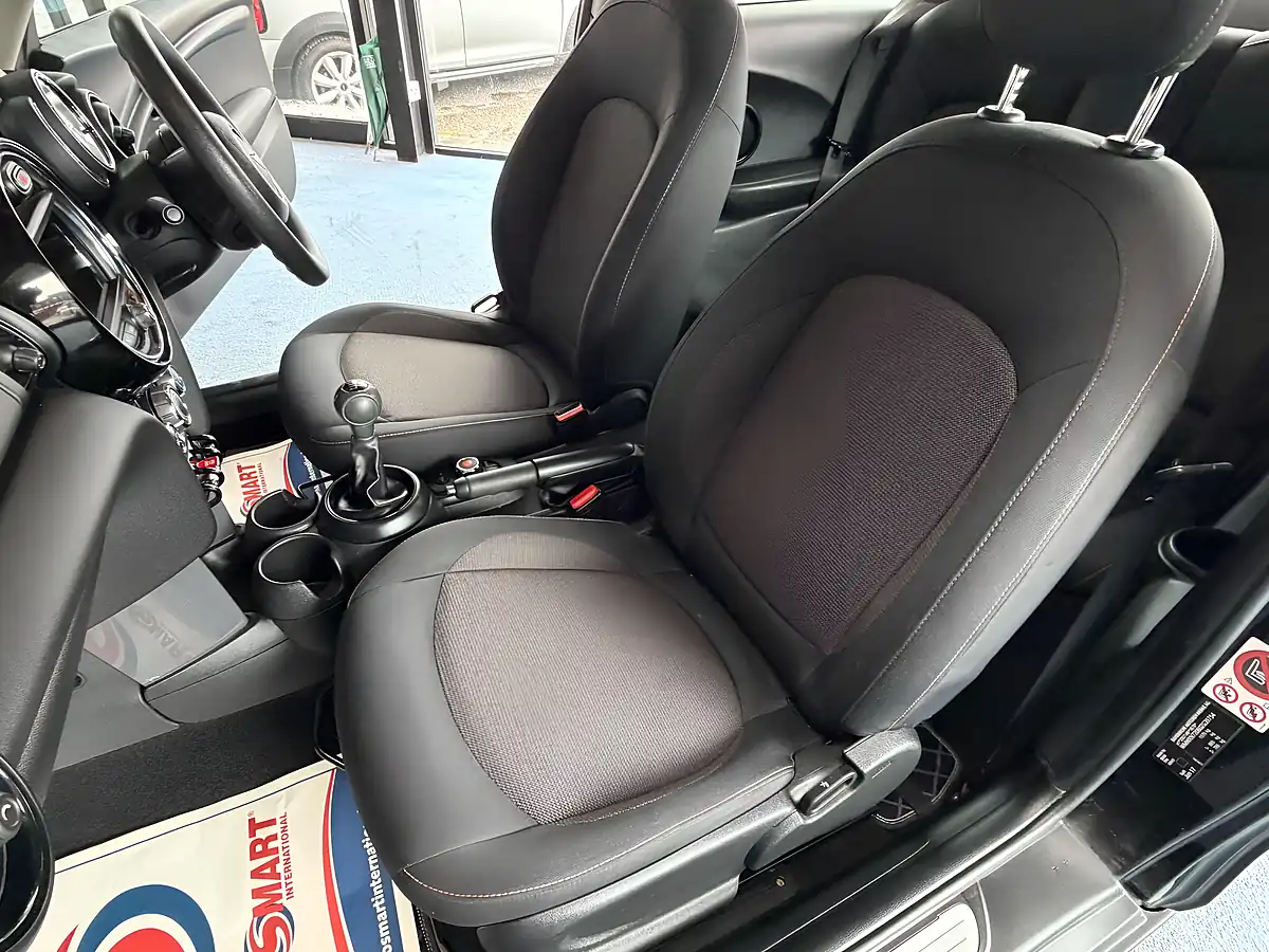 Used 2017 MINI Hatch One Black - Interior and Exterior details 14