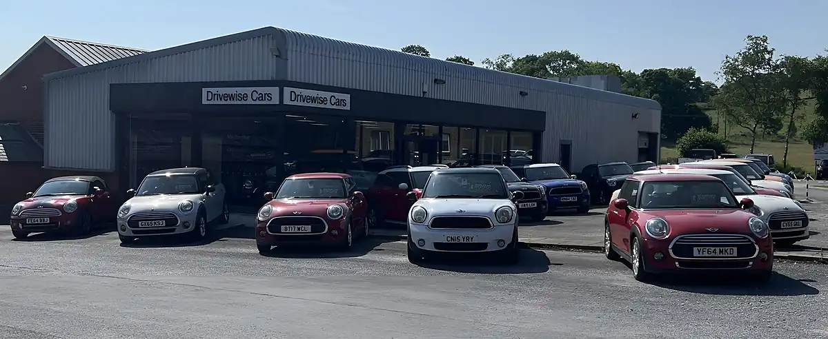 Used 2017 MINI Hatch One Black - Interior and Exterior details 16