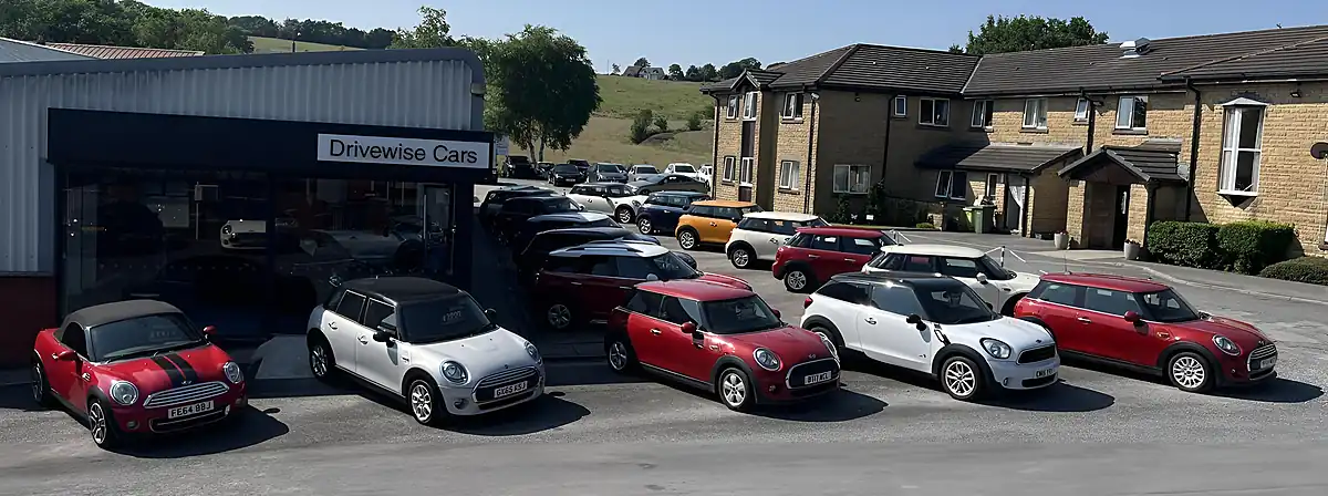 Used 2017 MINI Hatch One Black - Interior and Exterior details 17