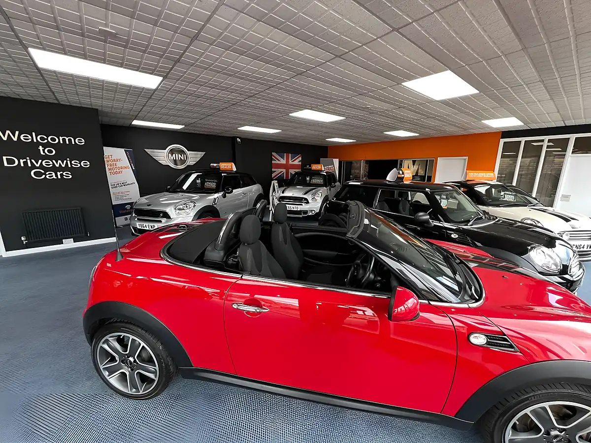 Used 2017 MINI Hatch One Black - Interior and Exterior details 20