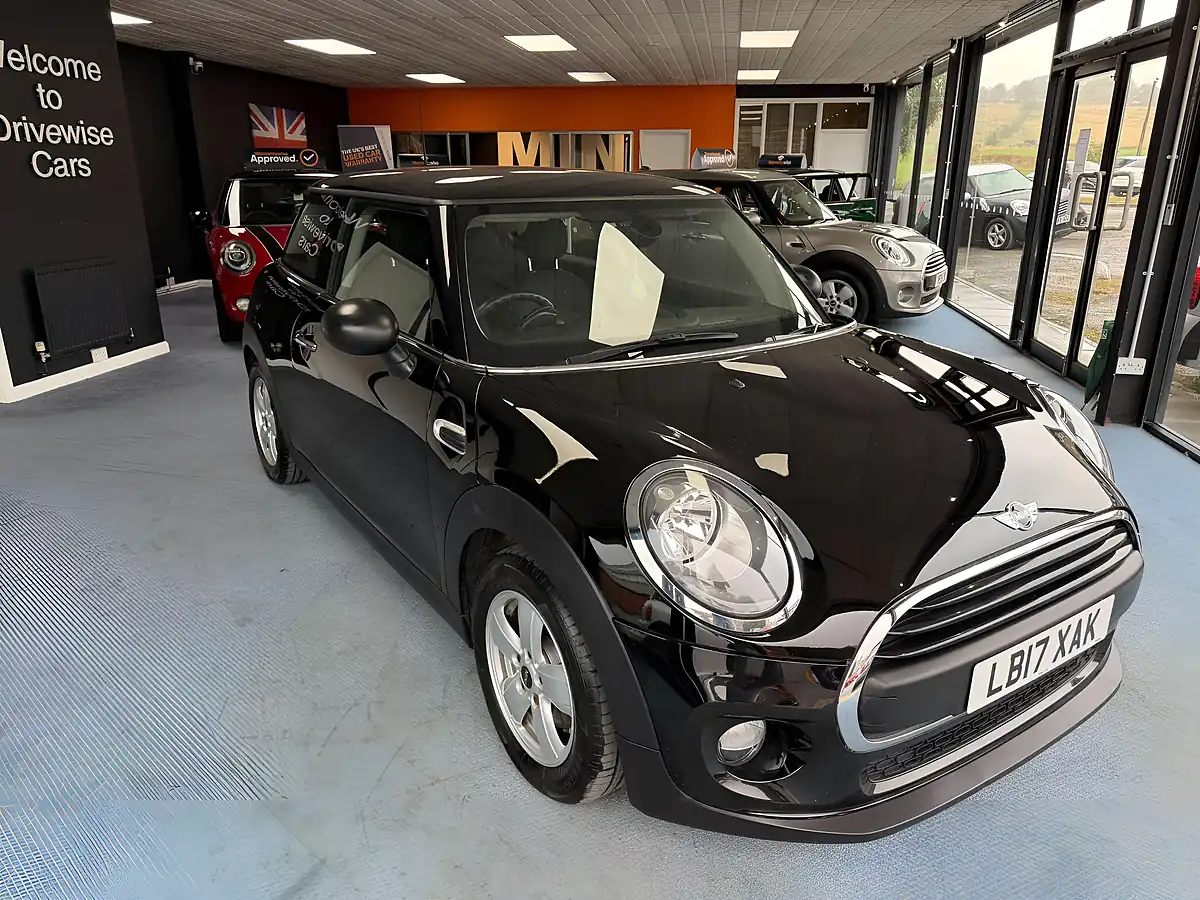 Used 2017 MINI Hatch One Black - Interior and Exterior details 3