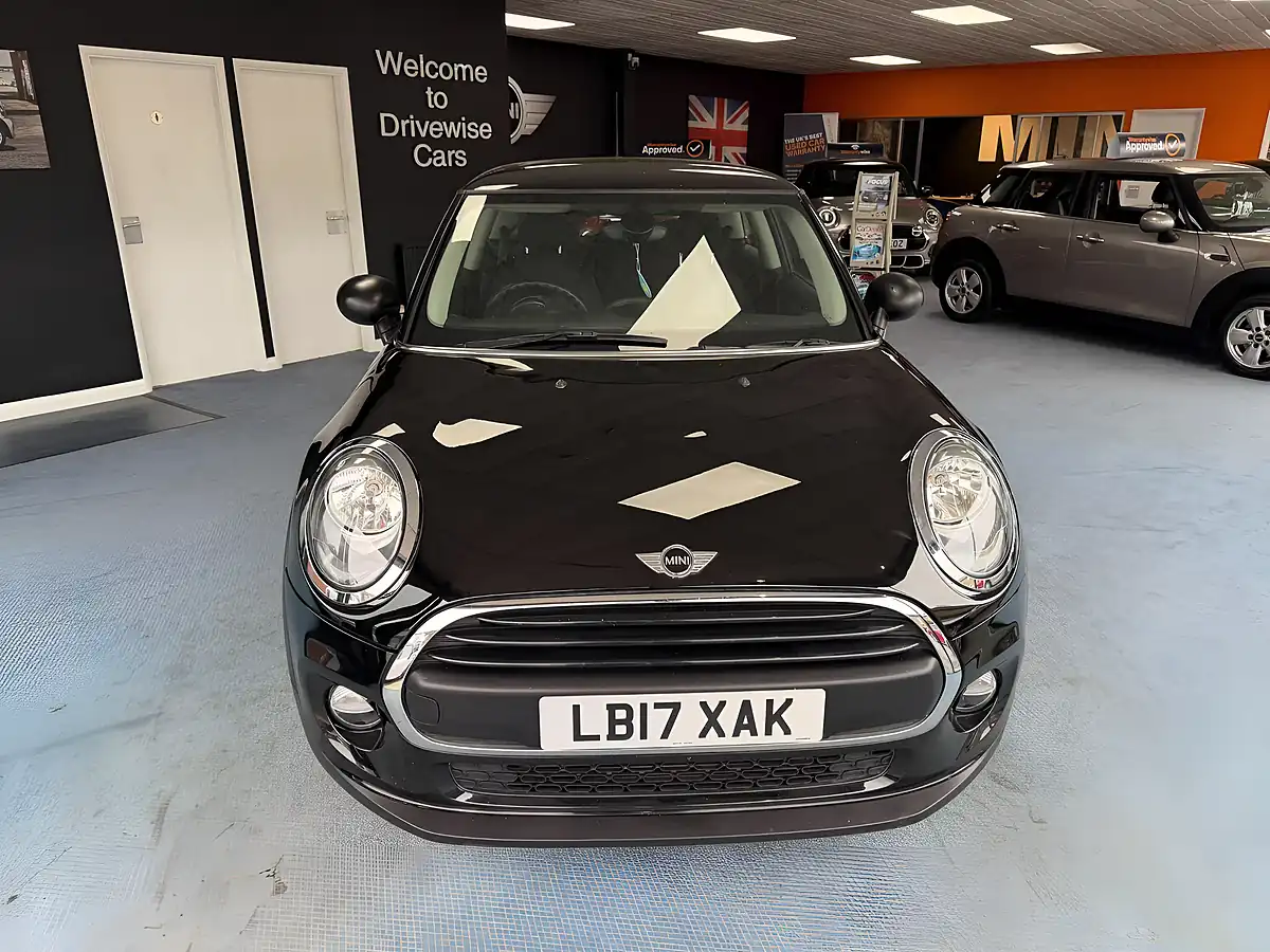 Used 2017 MINI Hatch One Black - Interior and Exterior details 4