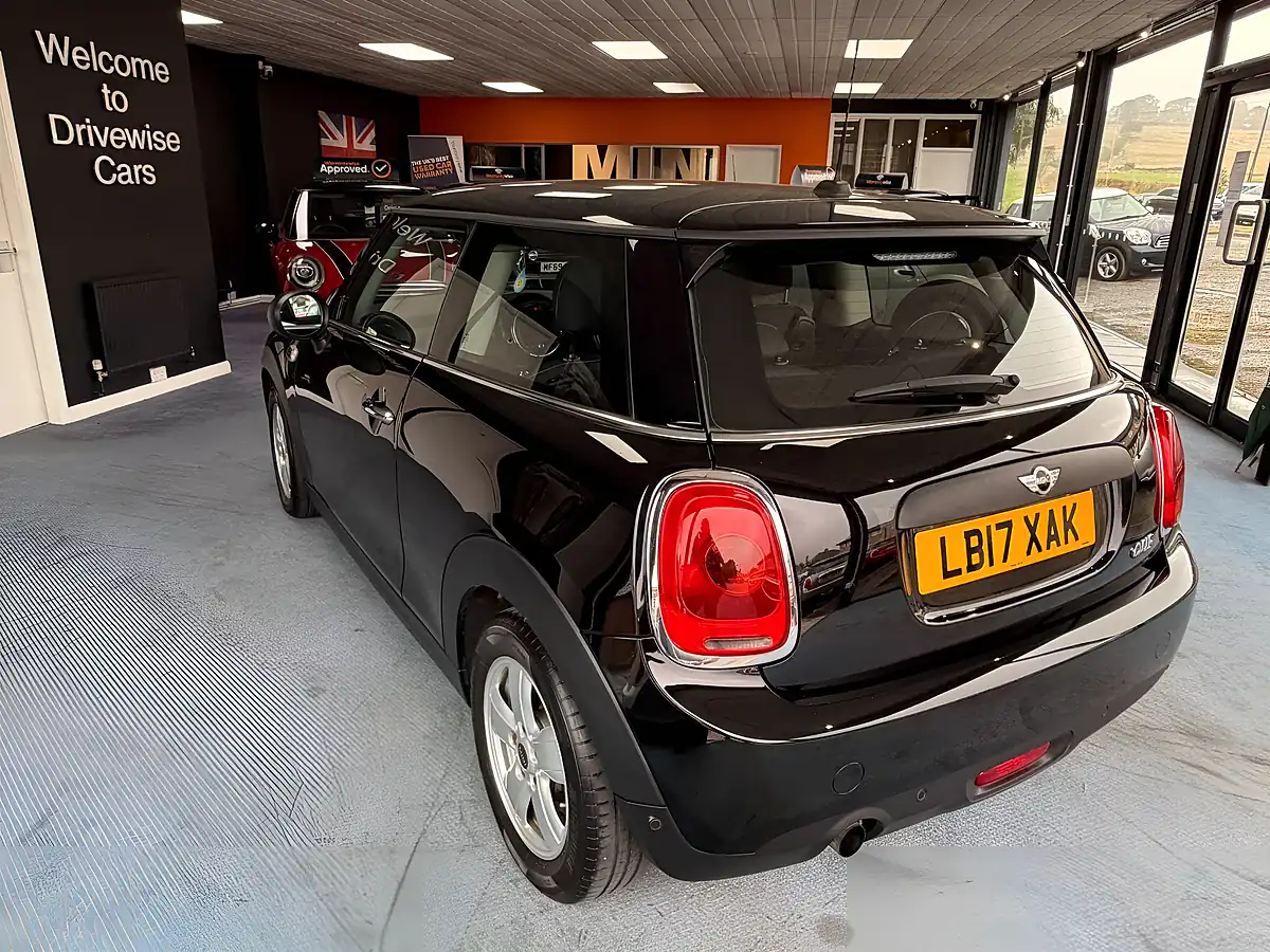 Used 2017 MINI Hatch One Black - Interior and Exterior details 7