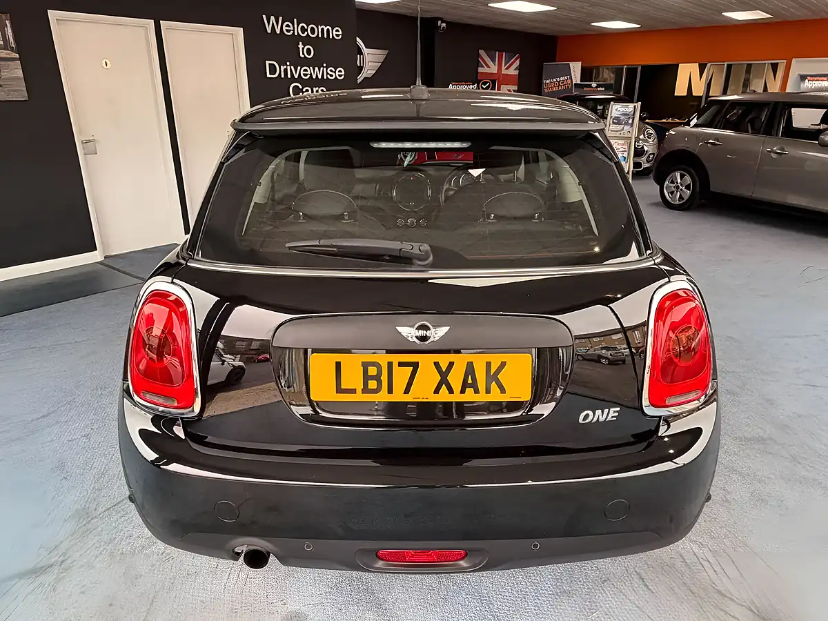 Used 2017 MINI Hatch One Black - Interior and Exterior details 8
