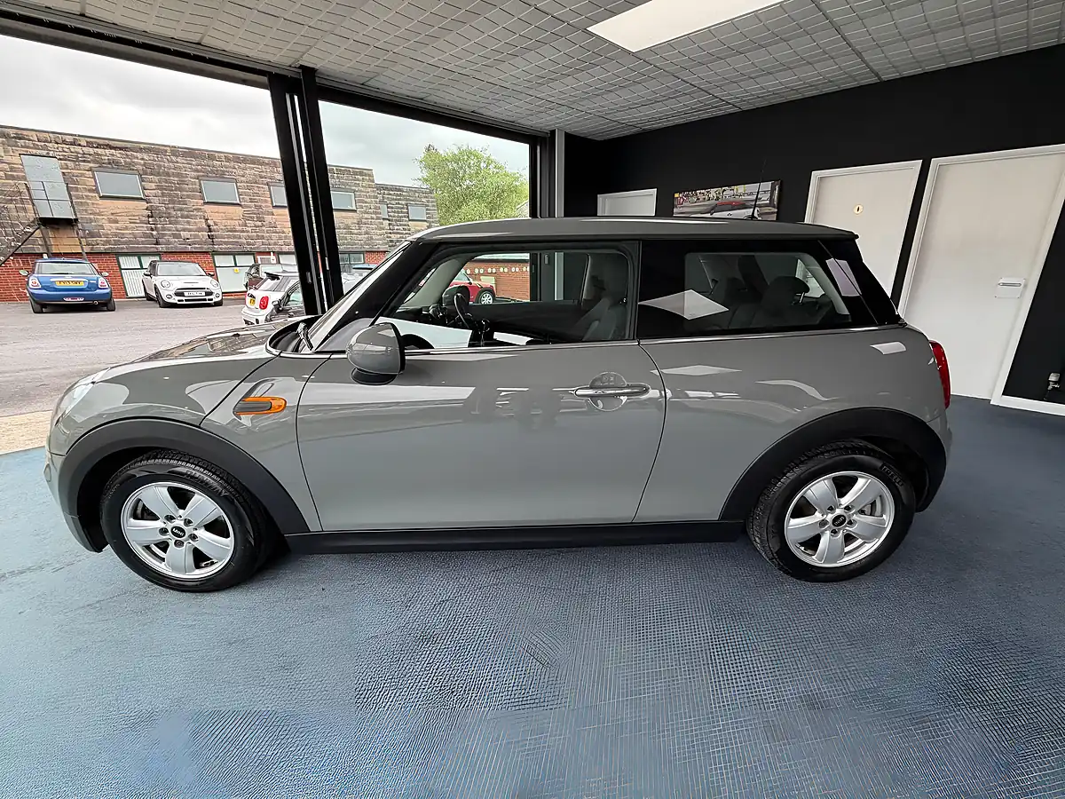 Used 2017 MINI Hatch One Grey - Interior and Exterior details 5