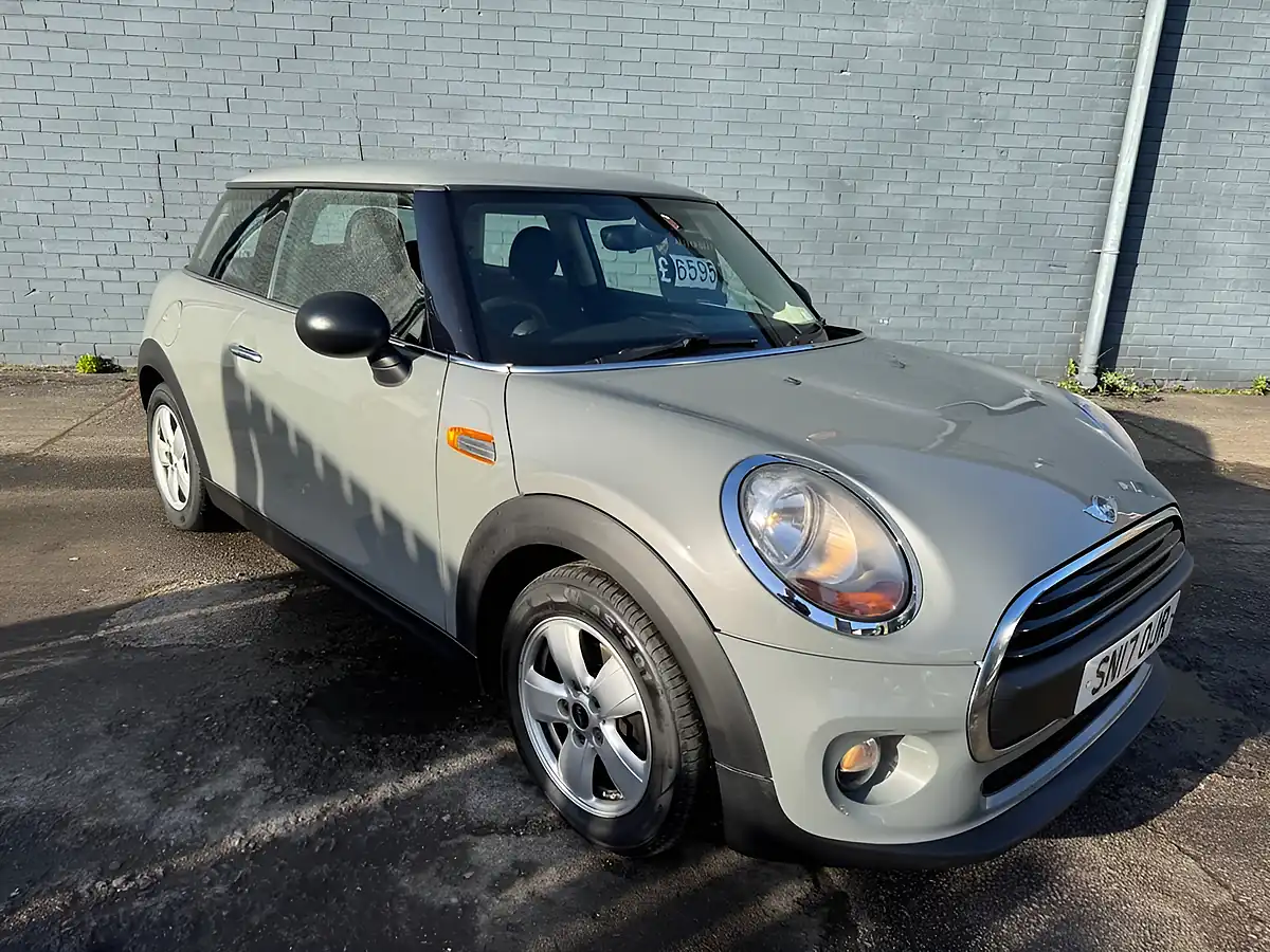 Used 2017 MINI Hatch One Grey - Front View