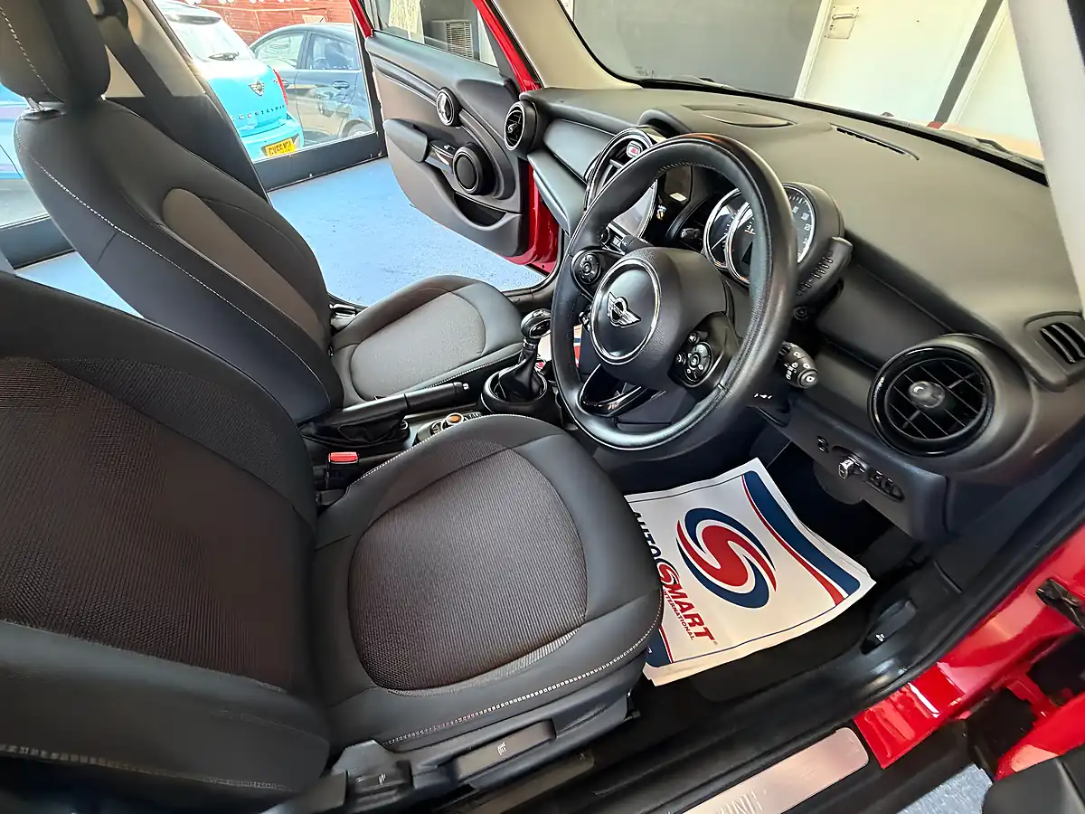 Used 2017 MINI Hatch One Red - Interior and Exterior details 10