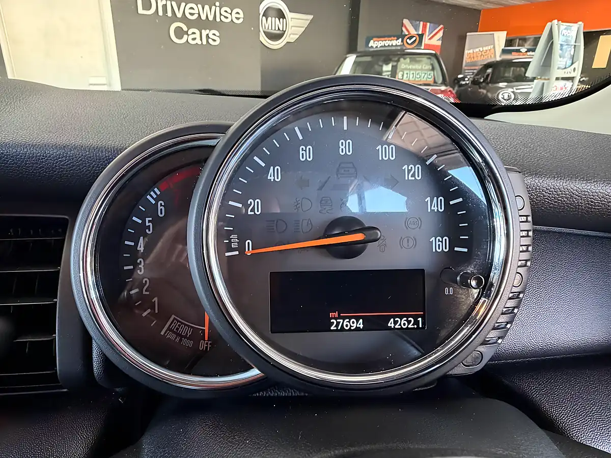 Used 2017 MINI Hatch One Red - Interior and Exterior details 12