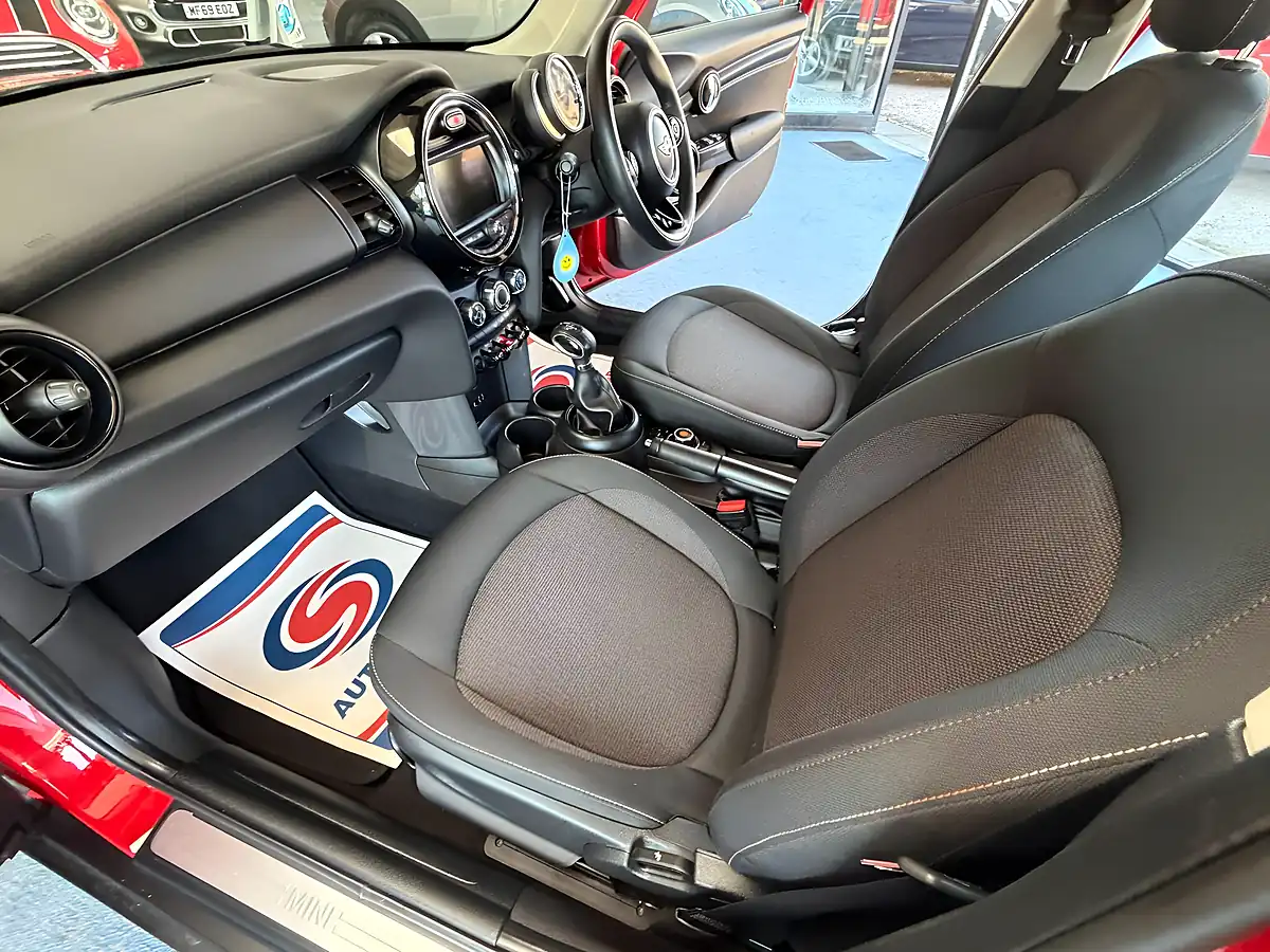 Used 2017 MINI Hatch One Red - Interior and Exterior details 16