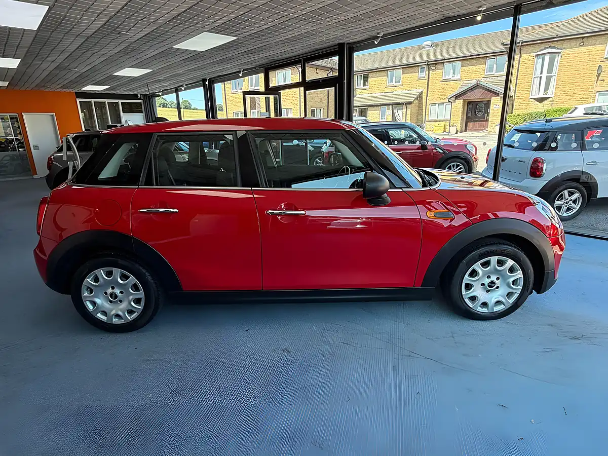 Used 2017 MINI Hatch One Red - Interior and Exterior details 2