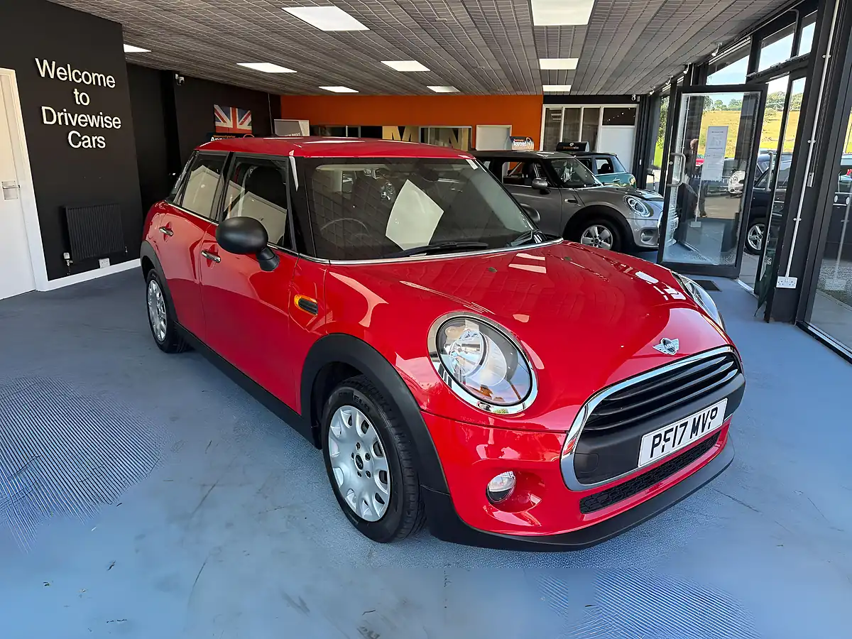 Used 2017 MINI Hatch One Red - Interior and Exterior details 3