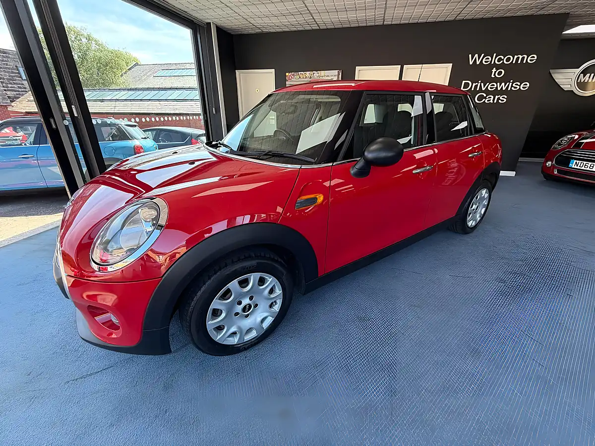 Used 2017 MINI Hatch One Red - Interior and Exterior details 5