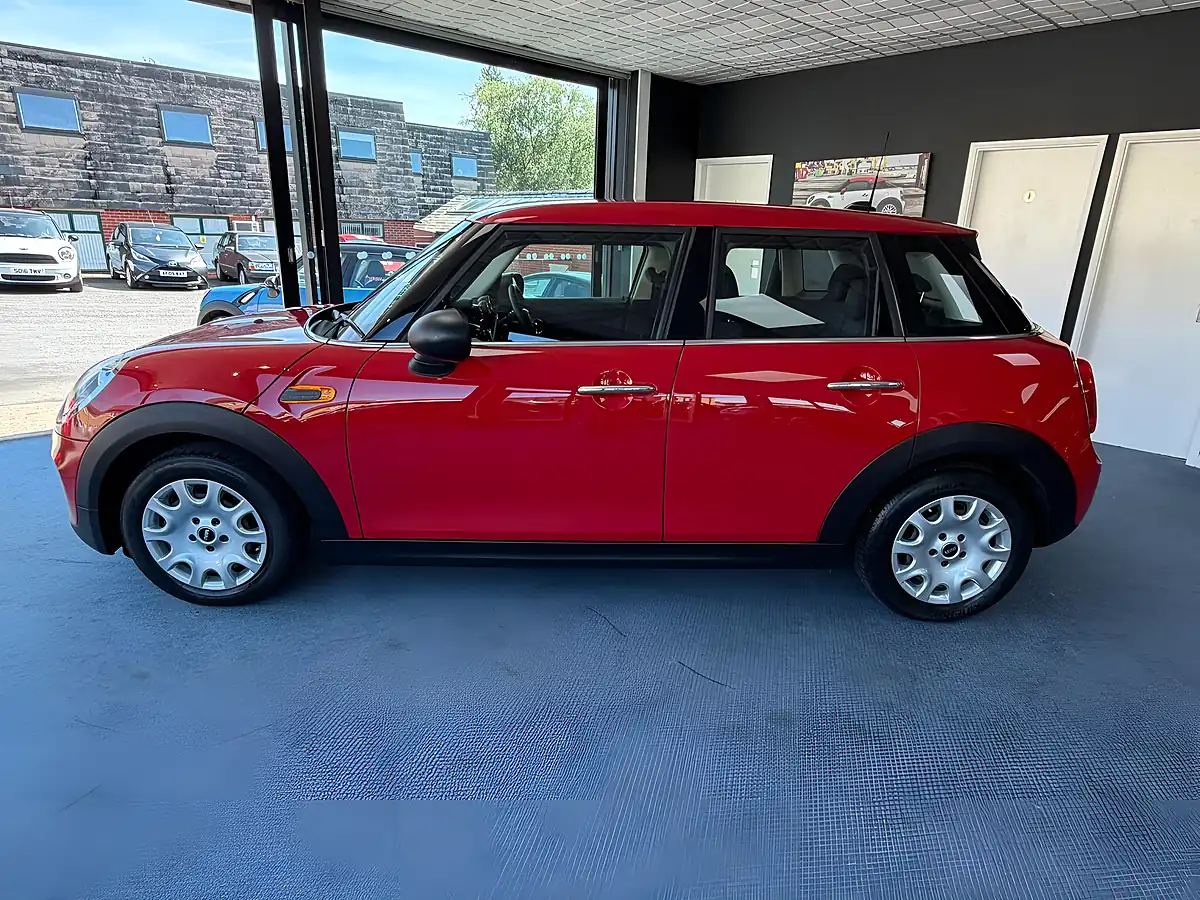 Used 2017 MINI Hatch One Red - Interior and Exterior details 6