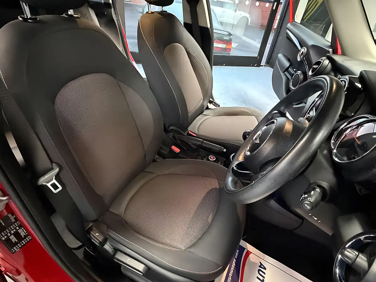 Used 2017 MINI Hatch One Red - Interior and Exterior details 12