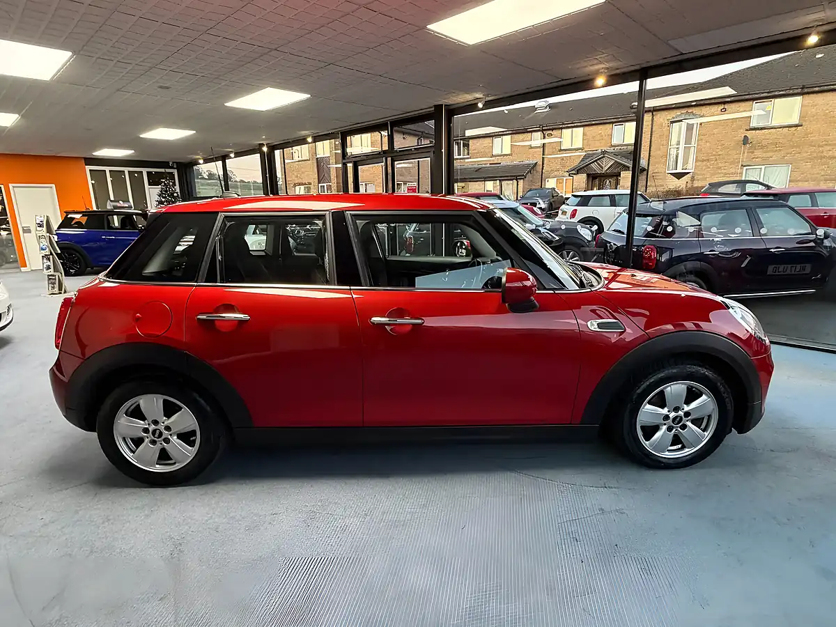 Used 2017 MINI Hatch One Red - Interior and Exterior details 3