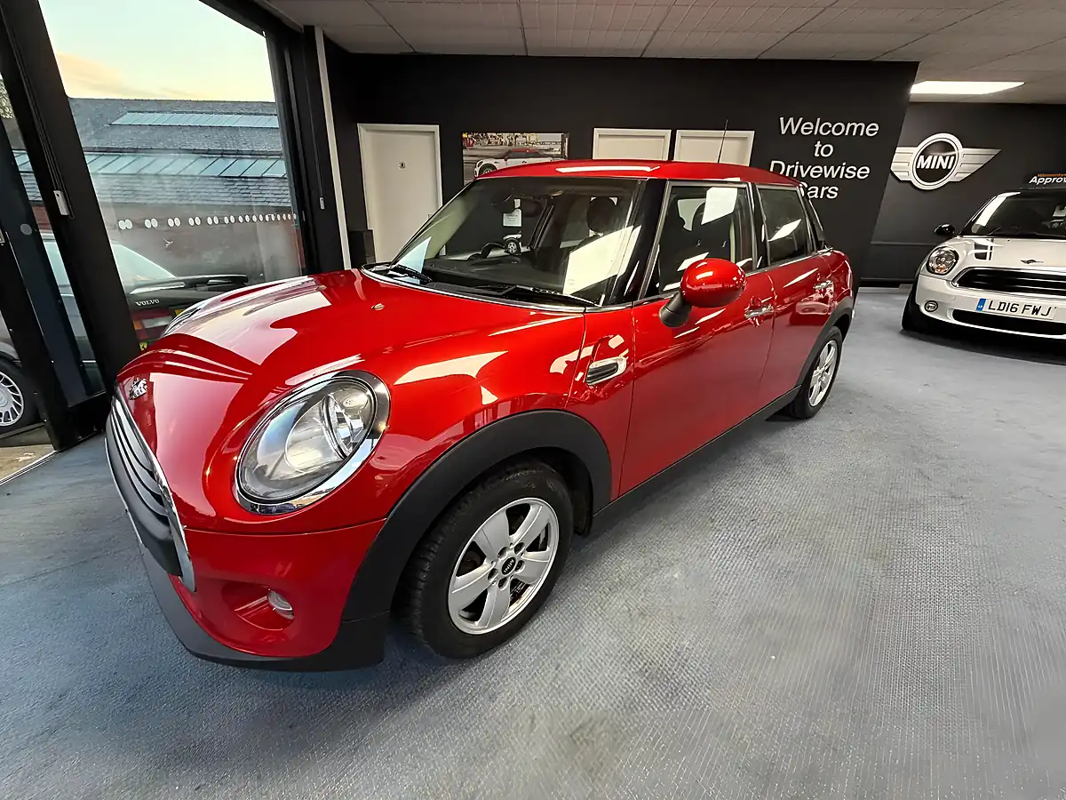 Used 2017 MINI Hatch One Red - Interior and Exterior details 5