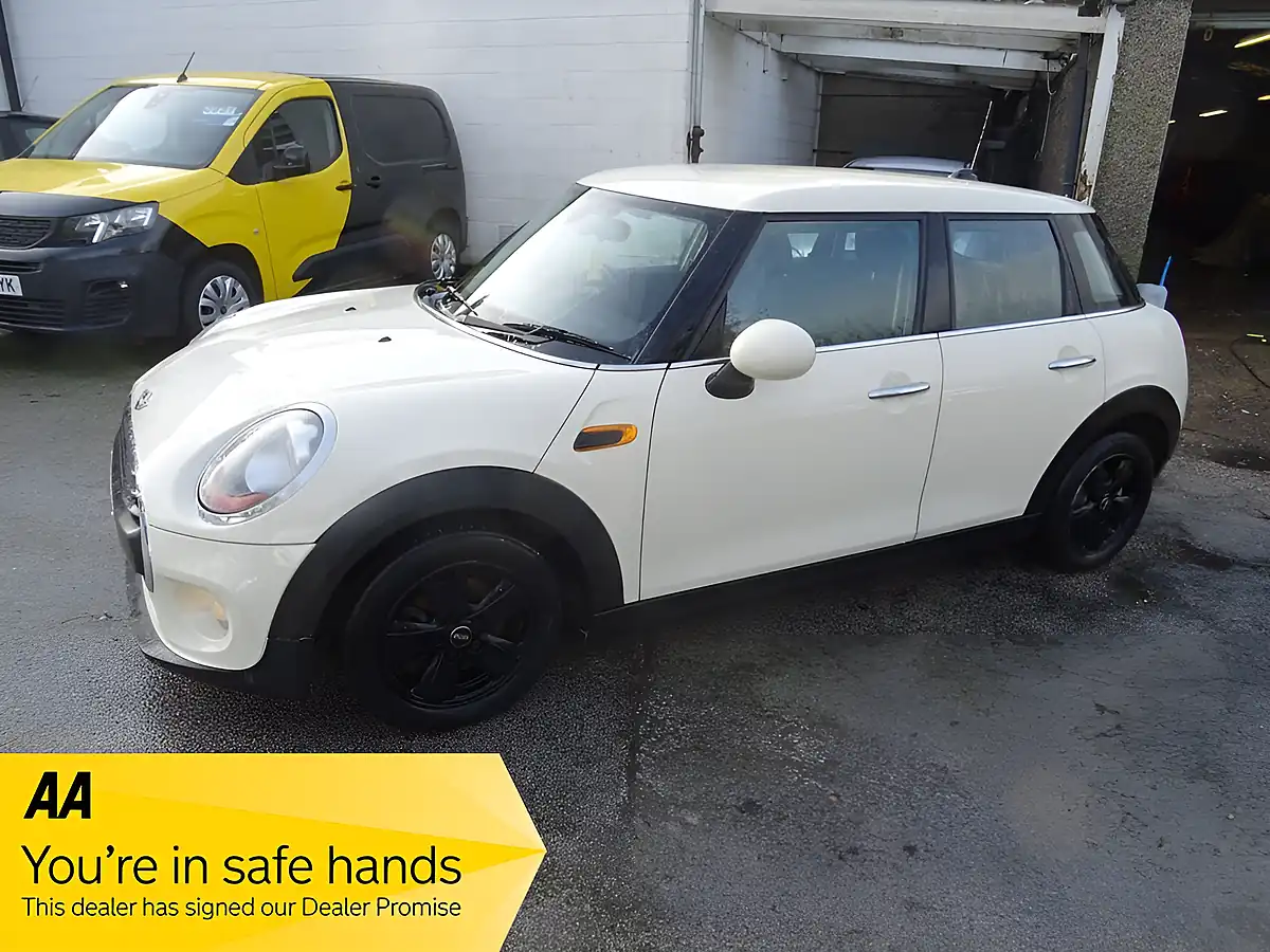 Used 2017 MINI Hatch One White - Front View