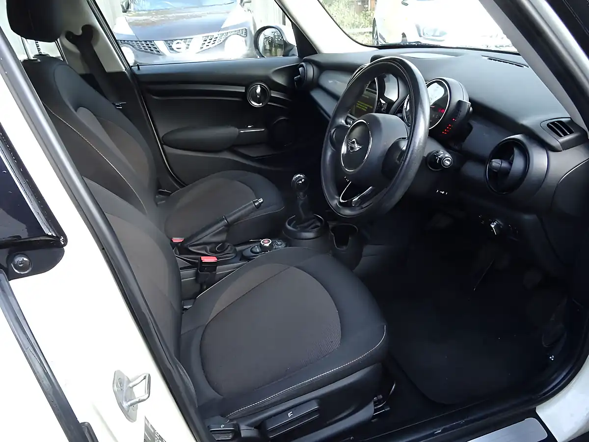 Used 2017 MINI Hatch One White - Interior and Exterior details 12
