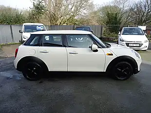 Used 2017 MINI Hatch One White - Interior and Exterior details 4