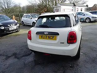 Used 2017 MINI Hatch One White - Interior and Exterior details 6
