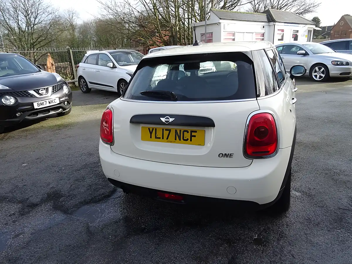Used 2017 MINI Hatch One White - Interior and Exterior details 6