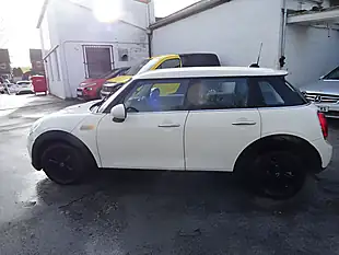 Used 2017 MINI Hatch One White - Interior and Exterior details 8