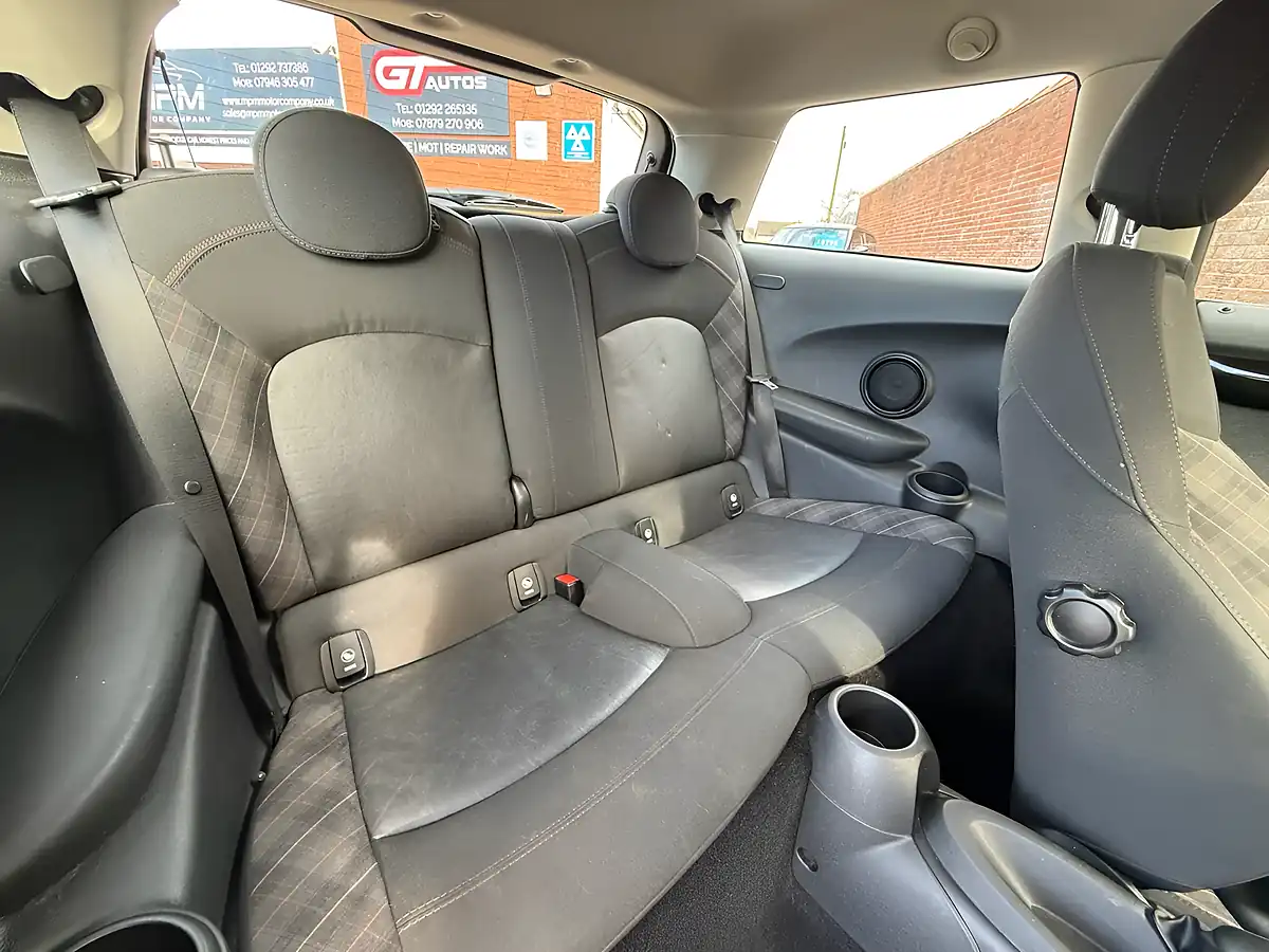 Used 2017 MINI Hatch Seven Blue - Interior and Exterior details 12