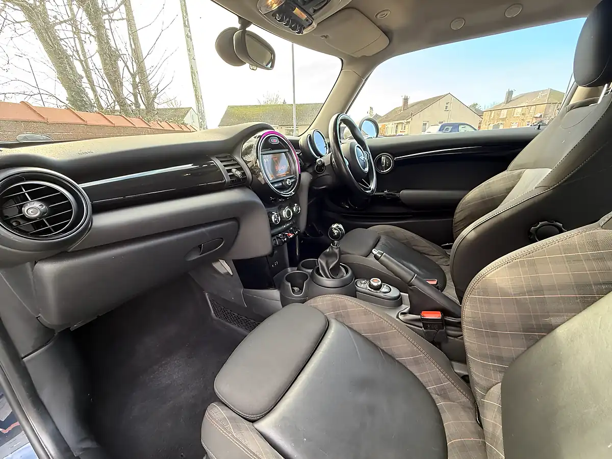 Used 2017 MINI Hatch Seven Blue - Interior and Exterior details 13