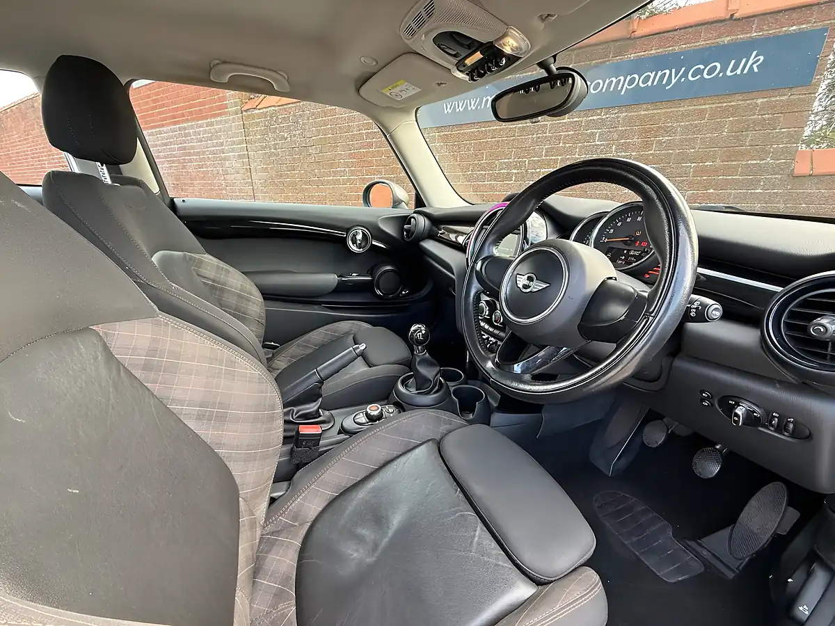 Used 2017 MINI Hatch Seven Blue - Interior and Exterior details 9