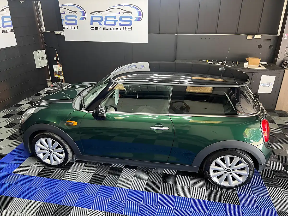 Used 2017 MINI Hatchback Cooper British Racing Green - Interior and Exterior details 17