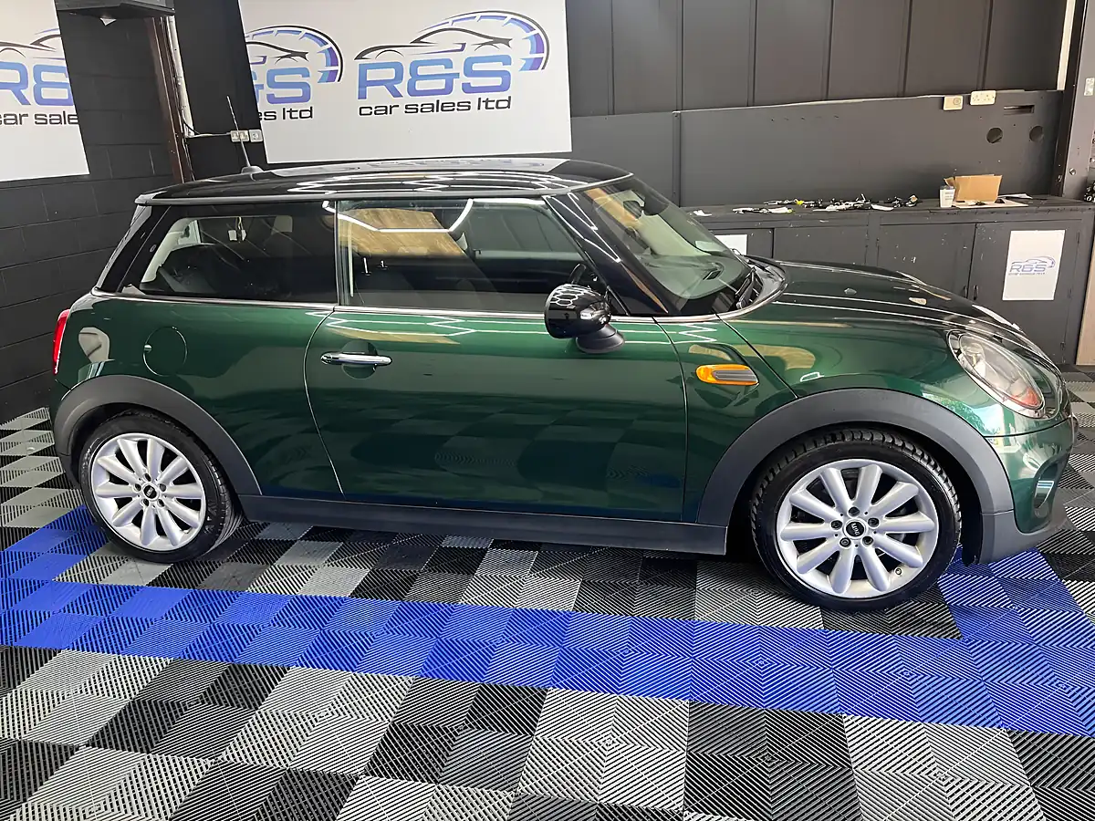 Used 2017 MINI Hatchback Cooper British Racing Green - Interior and Exterior details 3