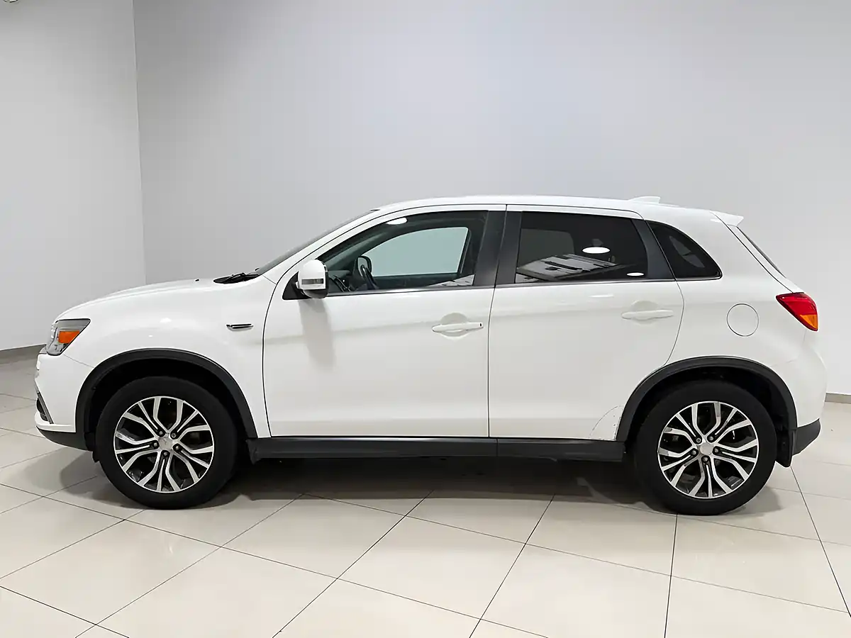 Used 2017 Mitsubishi Asx 3 White Pearl - Interior and Exterior details 10
