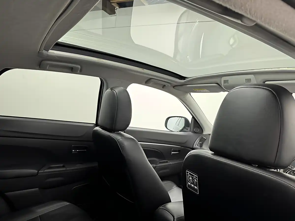 Used 2017 Mitsubishi Asx 4 Black - Interior and Exterior details 13