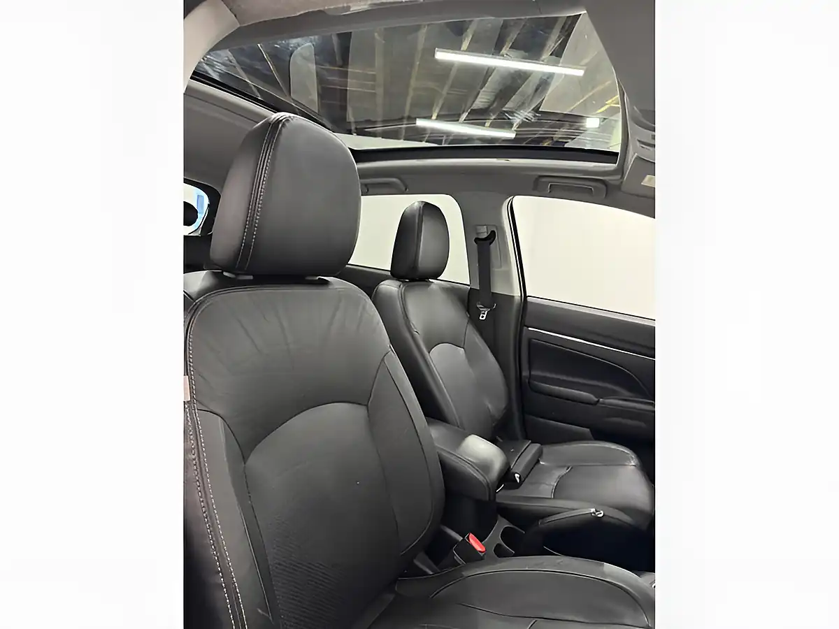 Used 2017 Mitsubishi Asx 4 Black - Interior and Exterior details 9