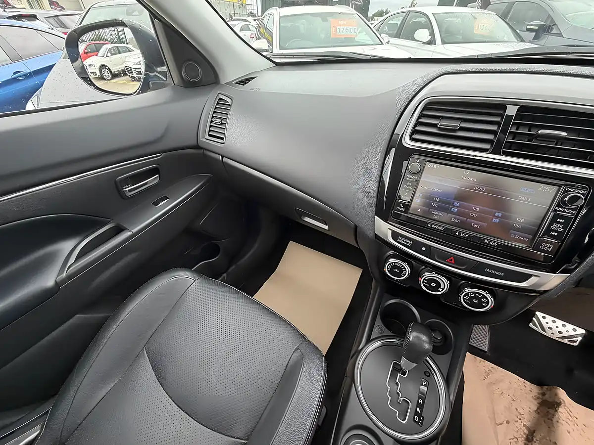 Used 2017 Mitsubishi Asx 4 Blue - Interior and Exterior details 12