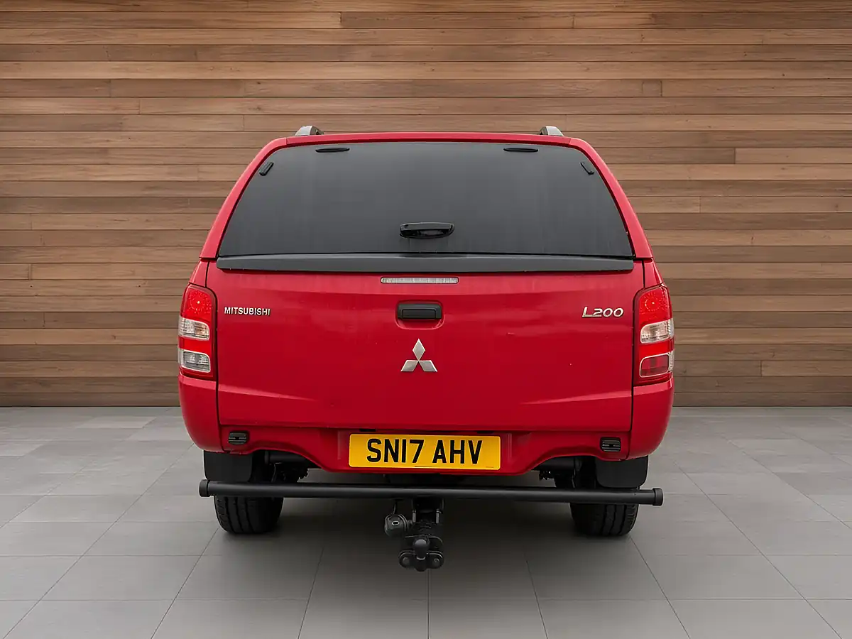 Used 2017 Mitsubishi L200 4Life Red - Interior and Exterior details 10