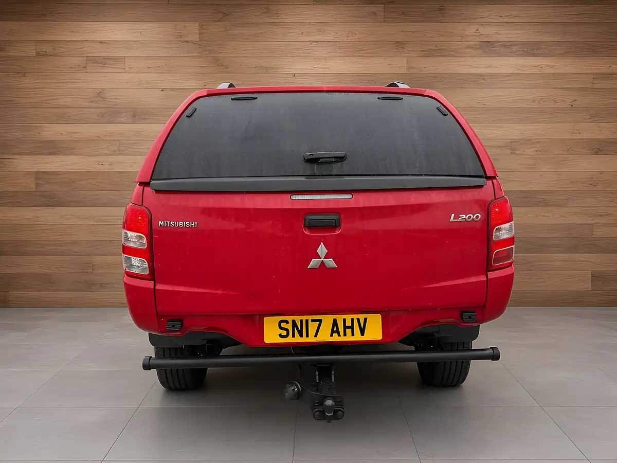 Used 2017 Mitsubishi L200 4Life Red - Interior and Exterior details 11