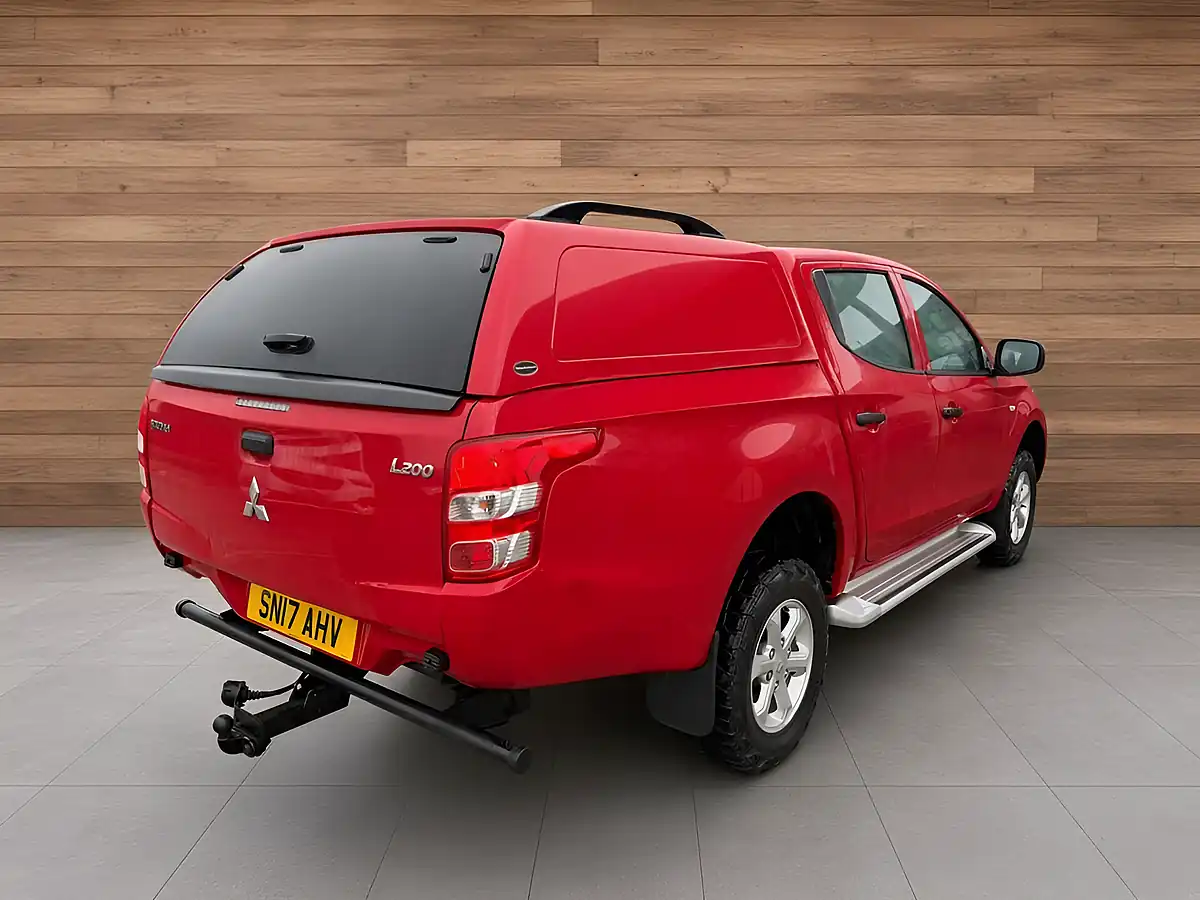 Used 2017 Mitsubishi L200 4Life Red - Interior and Exterior details 12