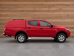 Used 2017 Mitsubishi L200 4Life Red - Interior and Exterior details 13