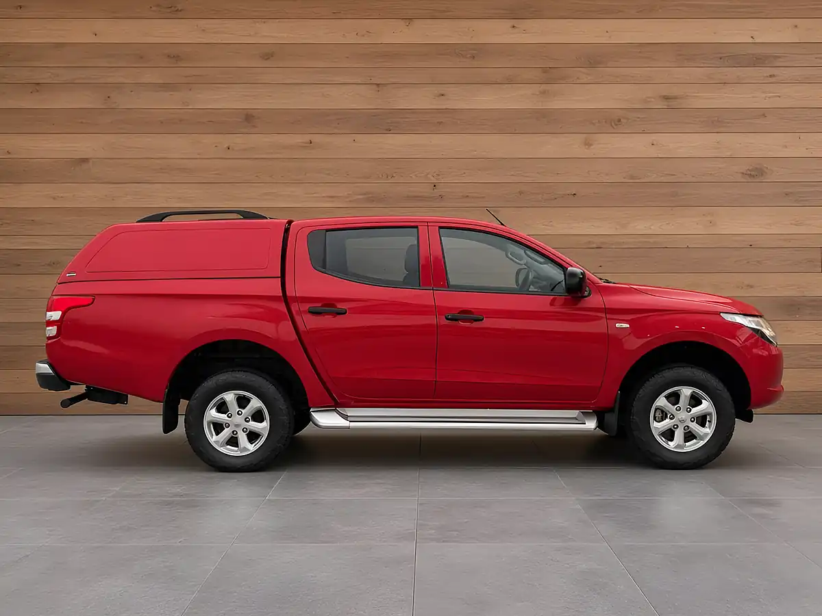 Used 2017 Mitsubishi L200 4Life Red - Interior and Exterior details 13