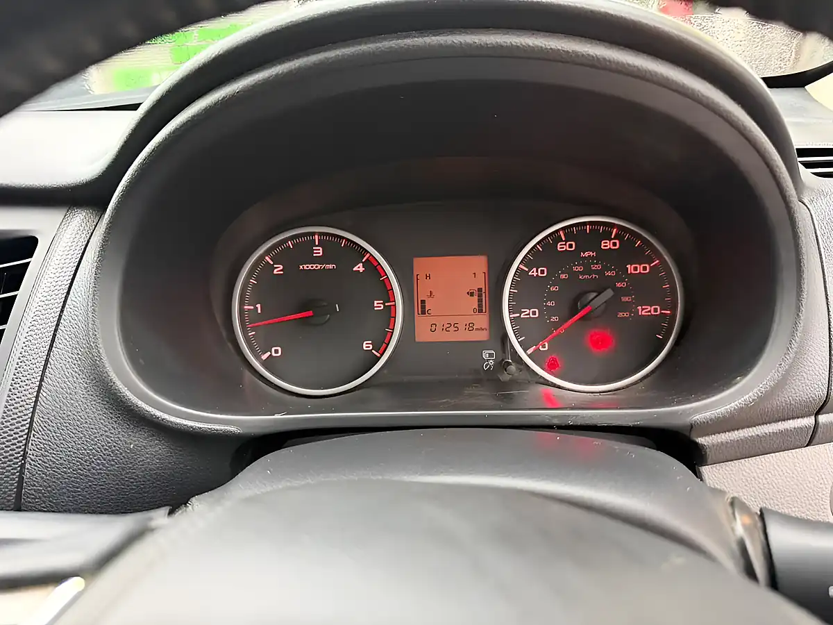 Used 2017 Mitsubishi L200 4Life Red - Interior and Exterior details 18