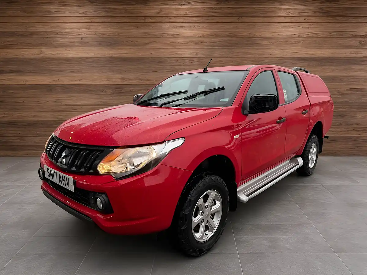 Used 2017 Mitsubishi L200 4Life Red - Interior and Exterior details 2