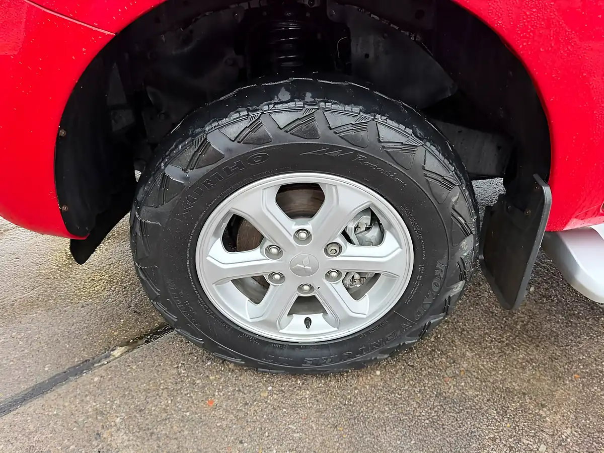 Used 2017 Mitsubishi L200 4Life Red - Interior and Exterior details 8