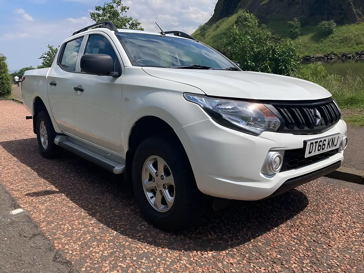 Used 2017 Mitsubishi L200 4Life White - Front View